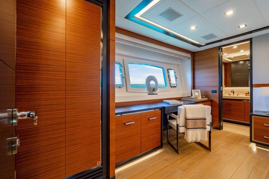 2014 Mangusta 110 