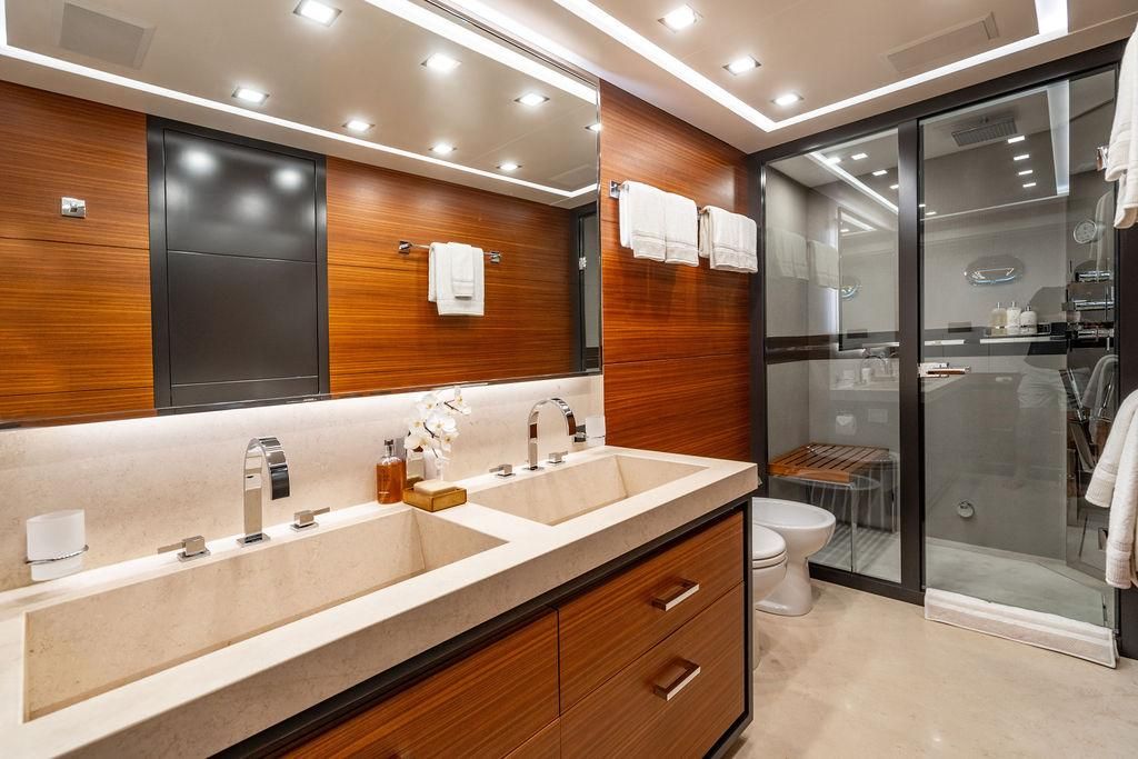 2014 Mangusta 110 