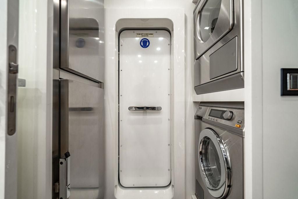 2014 Mangusta 110 