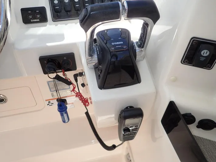  Yacht Photos Pics 2019 Grady-White Freedom 325 boat controls with Yamaha throttle and communication device.