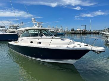 2017 38' Pursuit-OS 385 Offshore Montauk, NY, US
