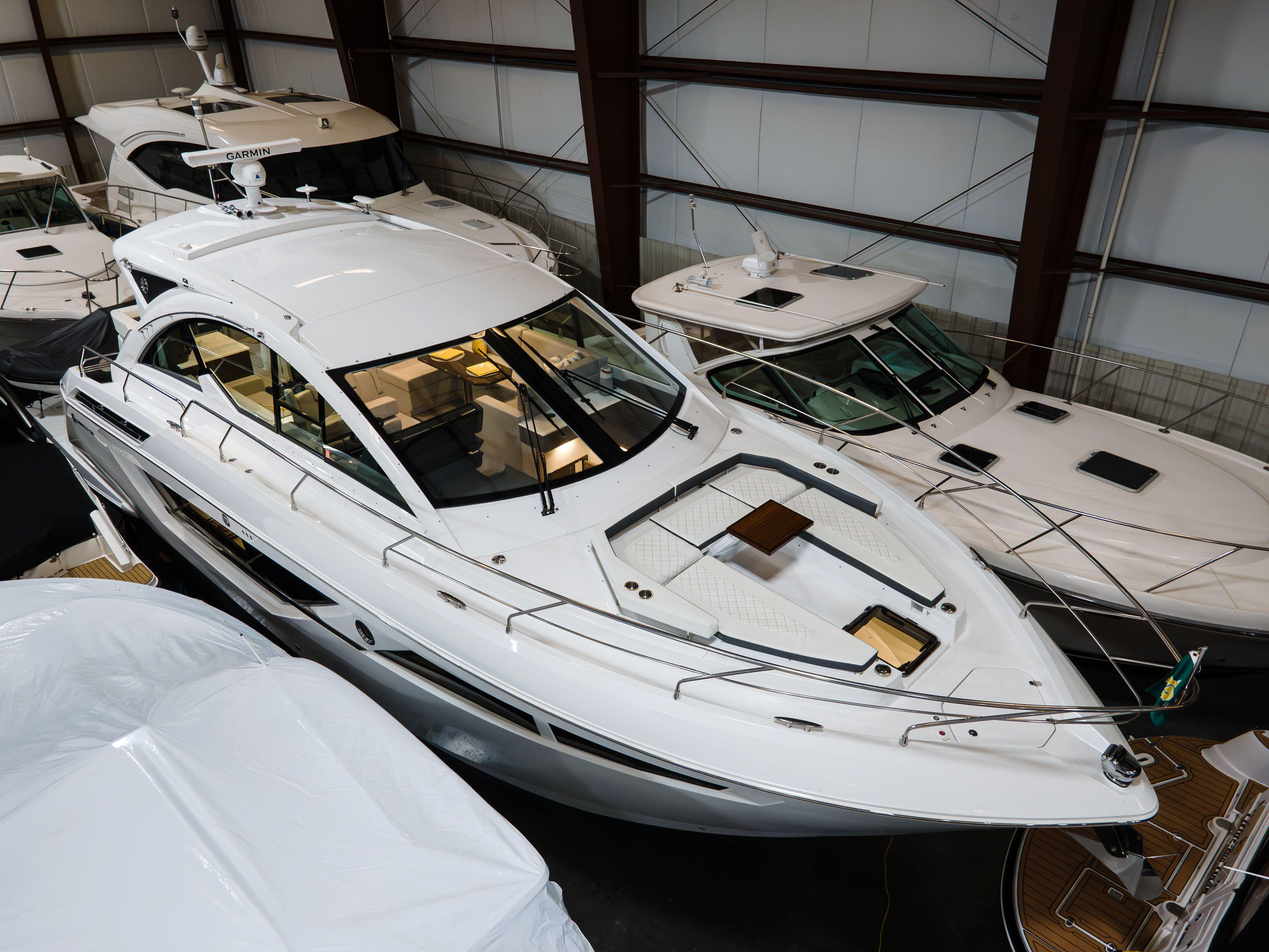 2021 Cruisers Yachts 50 Cantius Motoryachten Kaufen YachtWorld