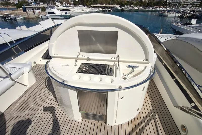  Yacht Photos Pics Outdoor kitchen on 2001 Sunseeker Manhattan 74 yacht, featuring grill and sink.