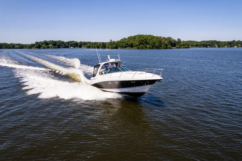 Four Fans Yacht Photos Pics 2008 Four Winns V378 boat cruising on a lake under clear blue skies.