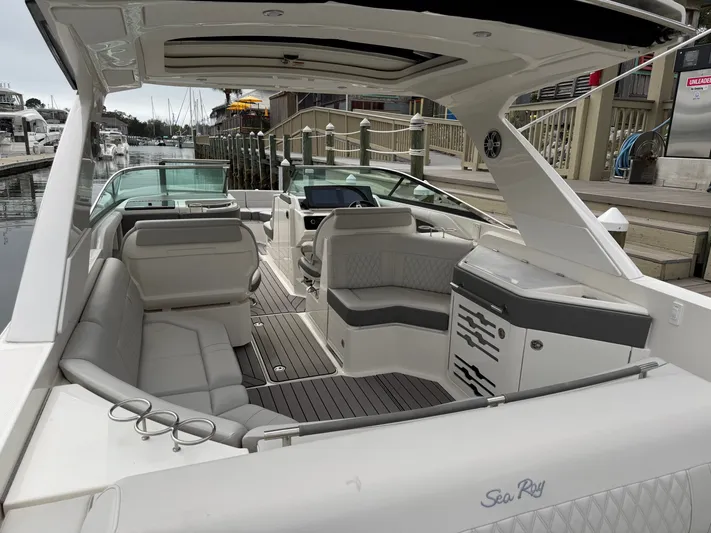  Yacht Photos Pics Interior of 2024 Sea Ray SLX 310 Outboard, luxurious design.