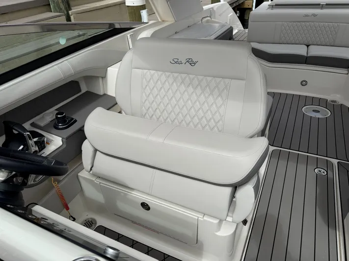  Yacht Photos Pics Luxurious interior of the 2024 Sea Ray SLX 310 Outboard.