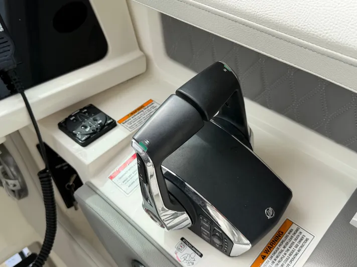  Yacht Photos Pics Control console of the 2024 Sea Ray SLX 310 Outboard.