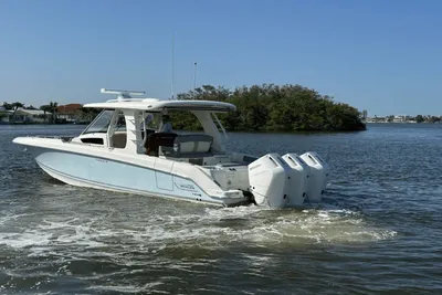 Boston Whaler 350 Realm