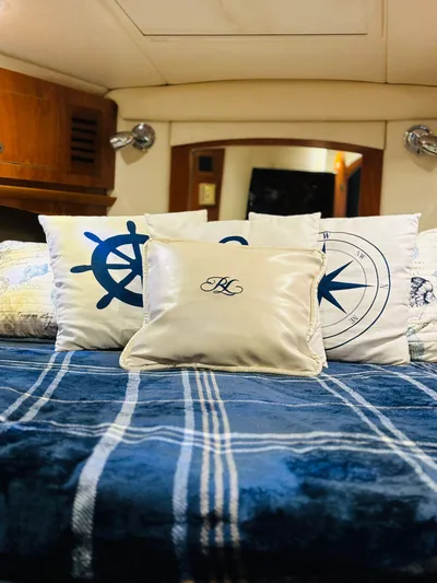  Yacht Photos Pics 2005 Four Winns 378 Vista cabin with nautical-themed bedding and decorative pillows.