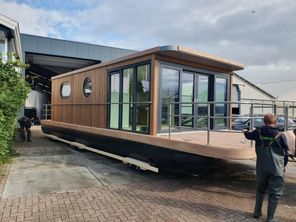 2023 Lotus Houseboat 12