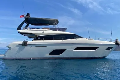 2017 Ferretti Yachts 550