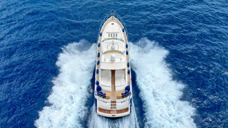 1691 Yacht Photos Pics Luxury Princess V65 yacht cruising on open sea, 2000 model.