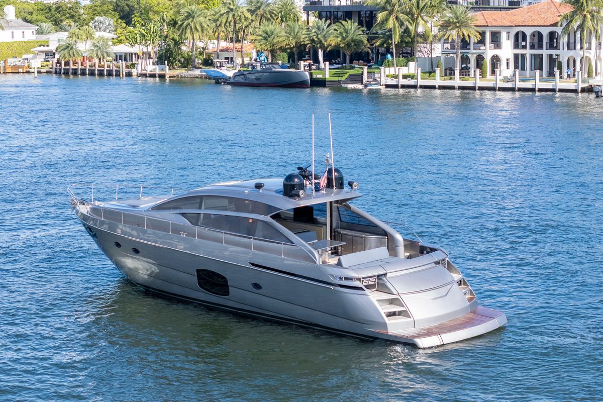 2016 Pershing 62 