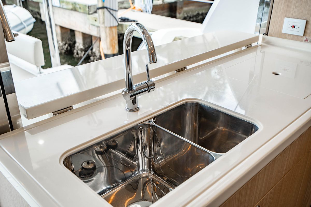 2019 Aquila 44 