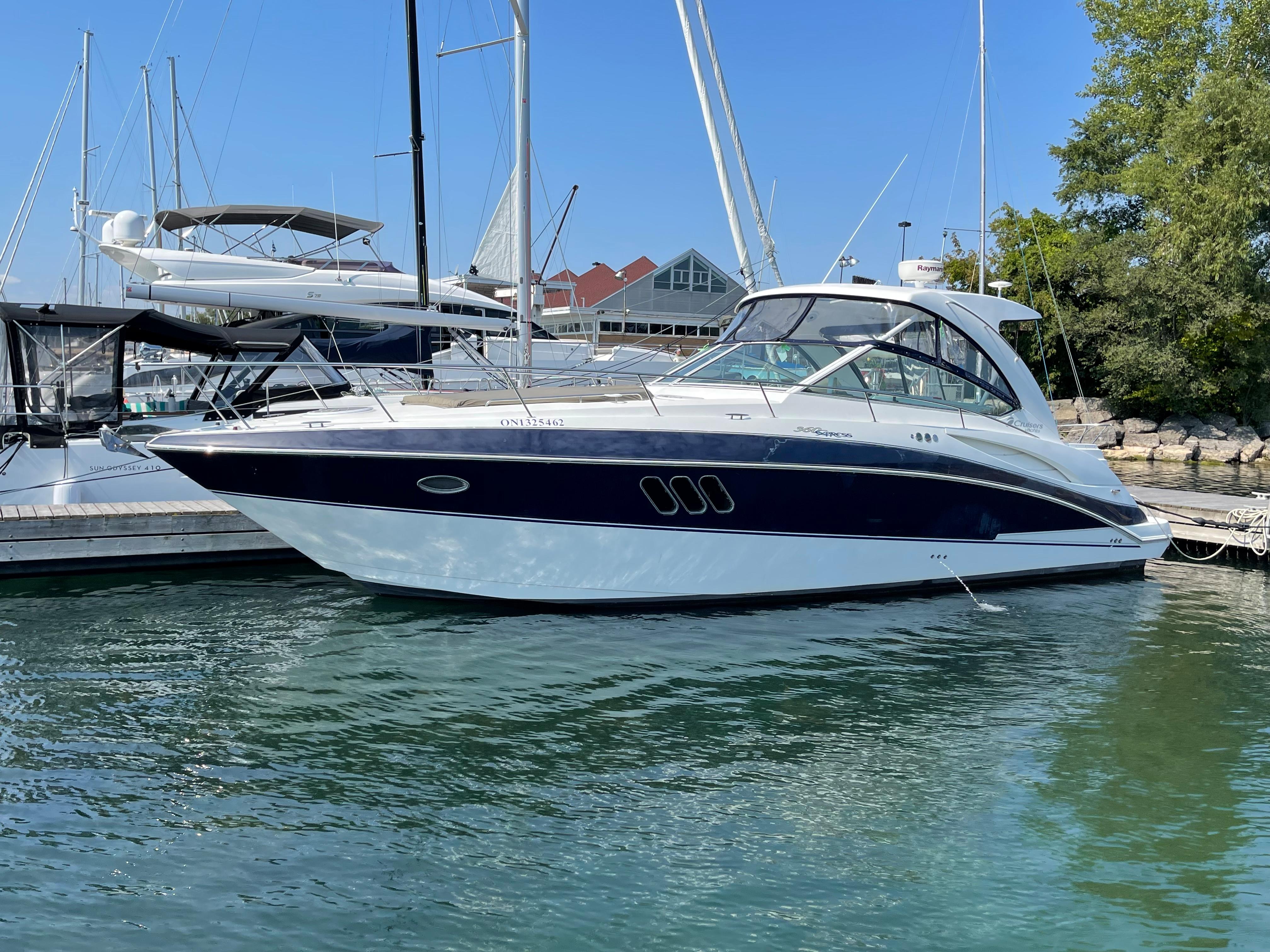2008 Cruisers Yachts 360 Express