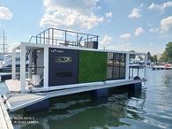 2023 La Mare Houseboat Modern 11