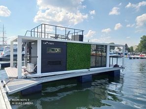 2023 La Mare Houseboat Modern 11