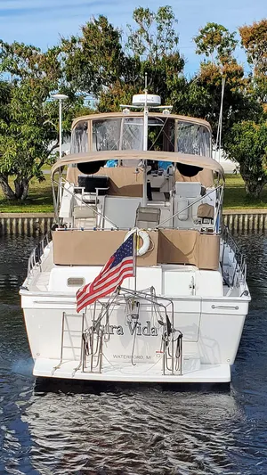 Pura Vida Yacht Photos Pics Stern Profile