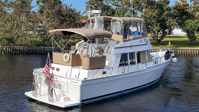 Pura Vida Yacht Photos Pics Starboard Stern Profile