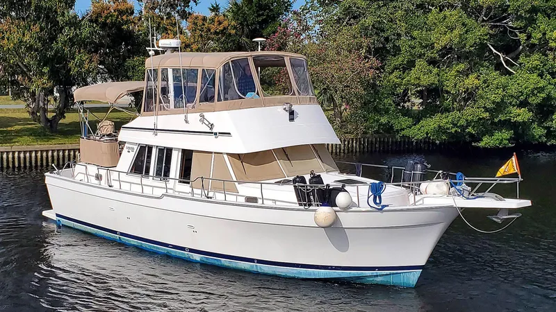 Pura Vida Yacht Photos Pics Starboard Bow Profile