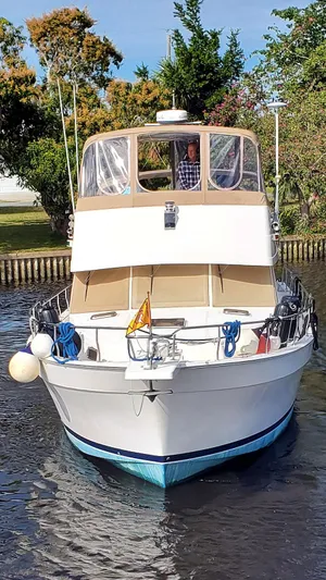 Pura Vida Yacht Photos Pics Bow Profile