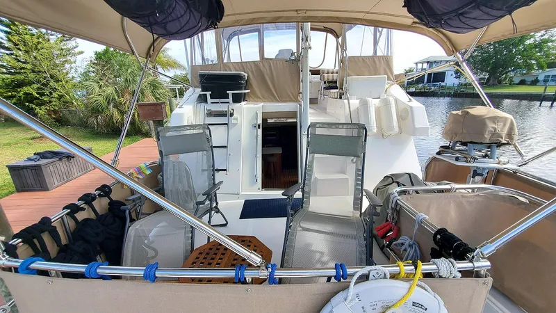 Pura Vida Yacht Photos Pics Sundeck Forward