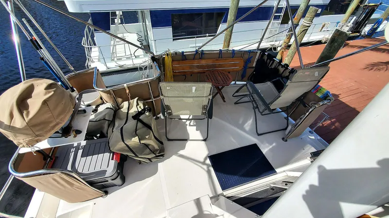 Pura Vida Yacht Photos Pics Sundeck Aft