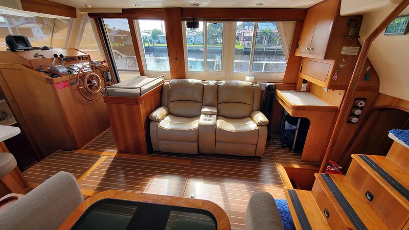 Pura Vida Yacht Photos Pics Salon Starboard