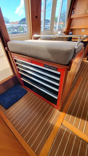 Pura Vida Yacht Photos Pics Lower Helm Seat