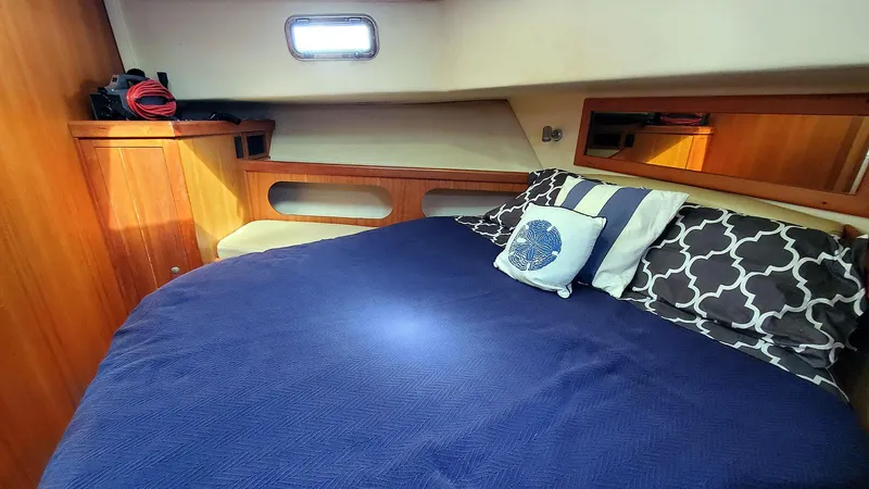 Pura Vida Yacht Photos Pics VIP Stateroom Port