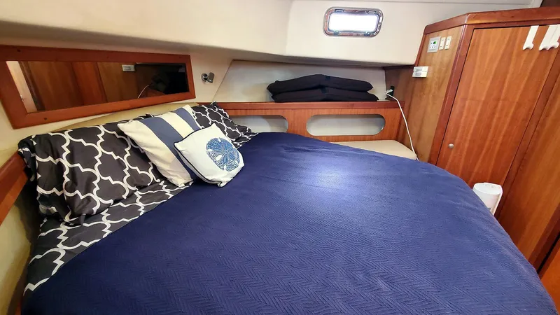 Pura Vida Yacht Photos Pics VIP Stateroom Starboard