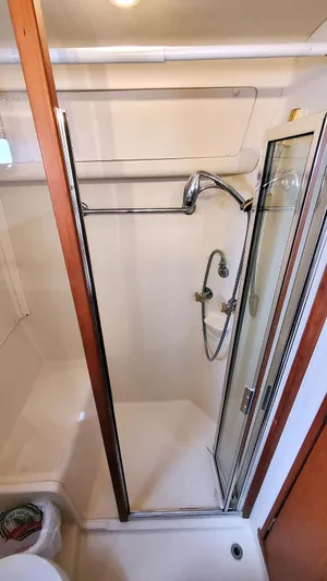 Pura Vida Yacht Photos Pics Guest Head Shower