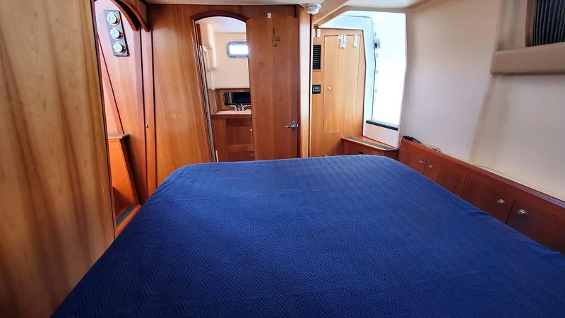 Pura Vida Yacht Photos Pics Master Stateroom Starboard