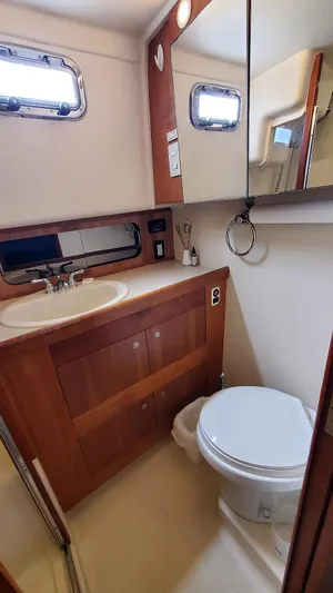 Pura Vida Yacht Photos Pics Master Head Vanity and Toilet