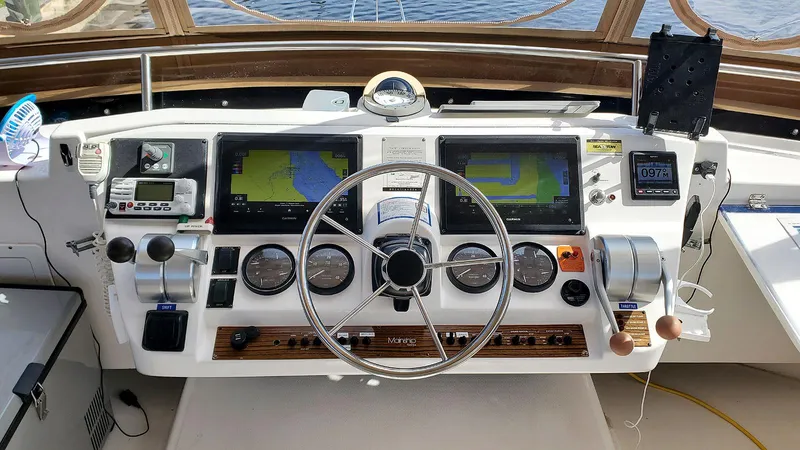 Pura Vida Yacht Photos Pics Flybridge Helm