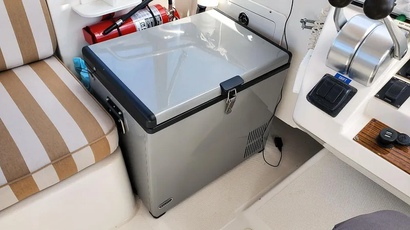 Pura Vida Yacht Photos Pics Flybridge Refrigerator Freeze