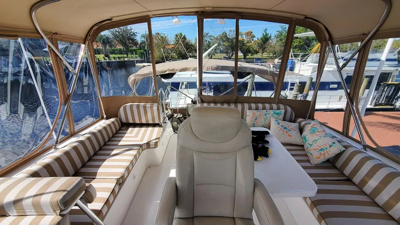 Pura Vida Yacht Photos Pics Flybridge Aft