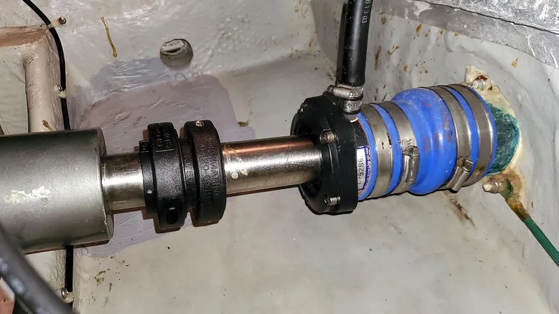 Pura Vida Yacht Photos Pics Dripless Shaft Seal Starboard