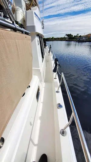 Pura Vida Yacht Photos Pics Starboard Walkway