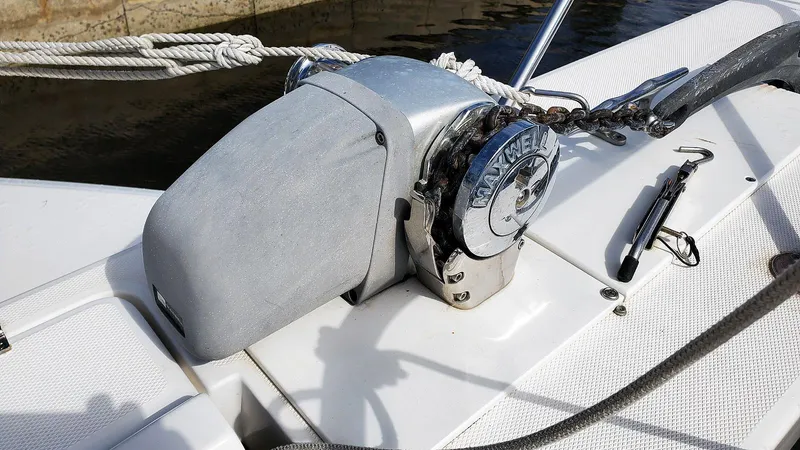 Pura Vida Yacht Photos Pics Windlass