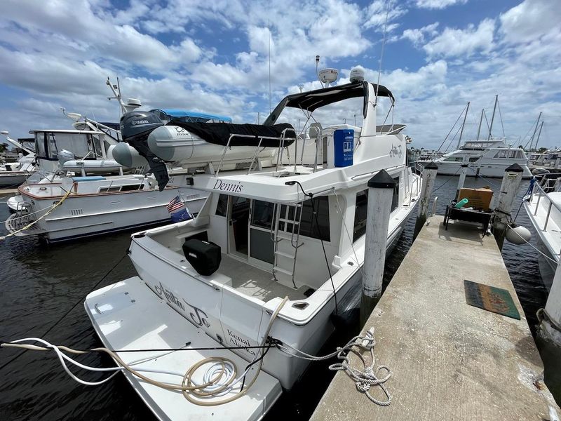 2004 Meridian 490 Pilothouse