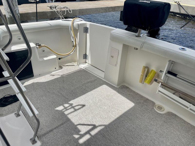 2004 Meridian 490 Pilothouse