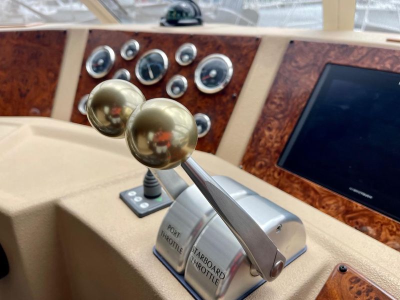 2004 Meridian 490 Pilothouse