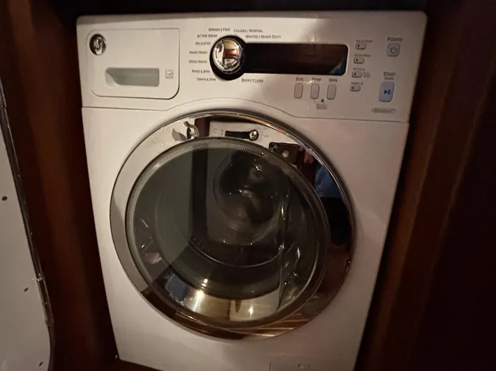 Forever Fun Yacht Photos Pics Front-loading washing machine, Marlow 53E CB, 2018 model, with digital controls and stainless steel door.