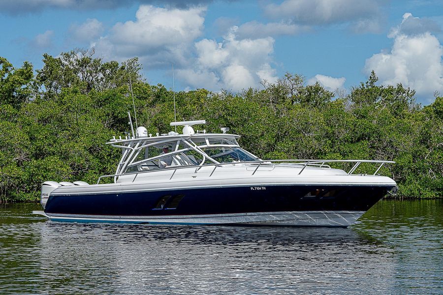 2016 Intrepid 430 Sport Yacht