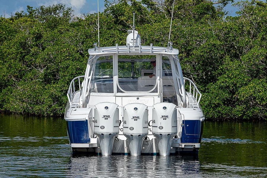 2016 Intrepid 430 Sport Yacht