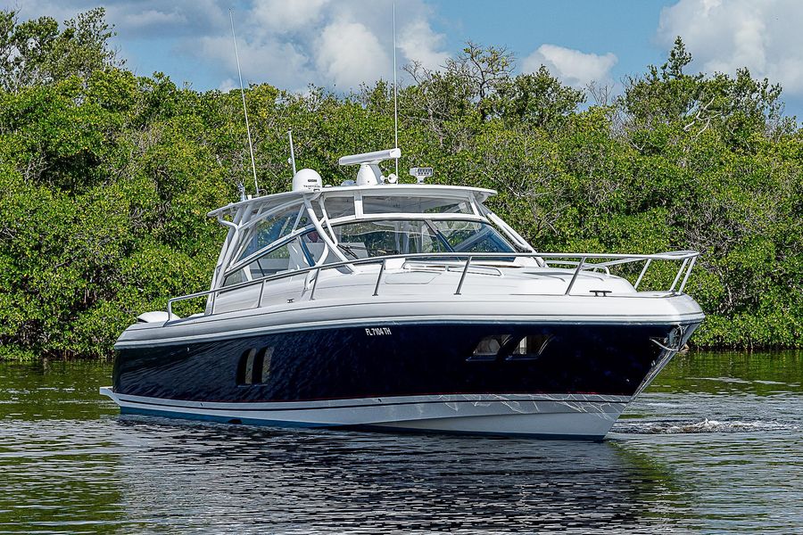 2016 Intrepid 430 Sport Yacht