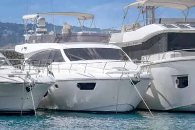 2012 Ferretti Yachts 530