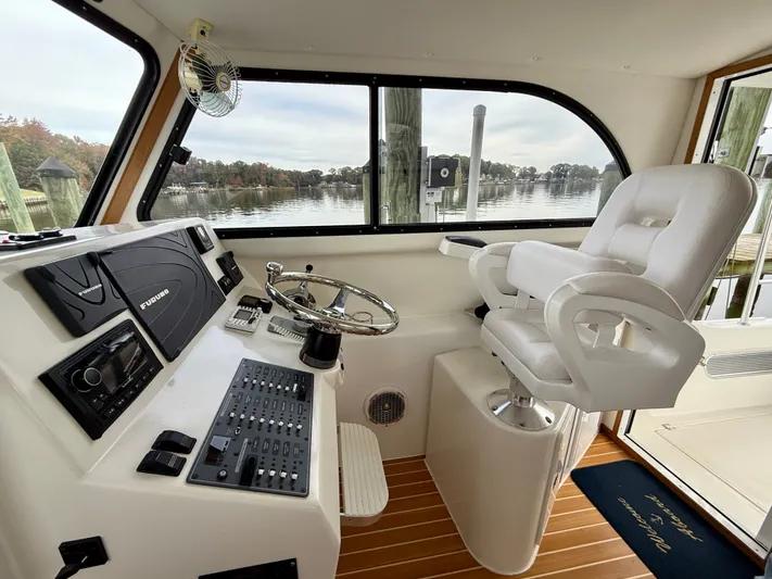 Tracey Von Yacht Photos Pics 