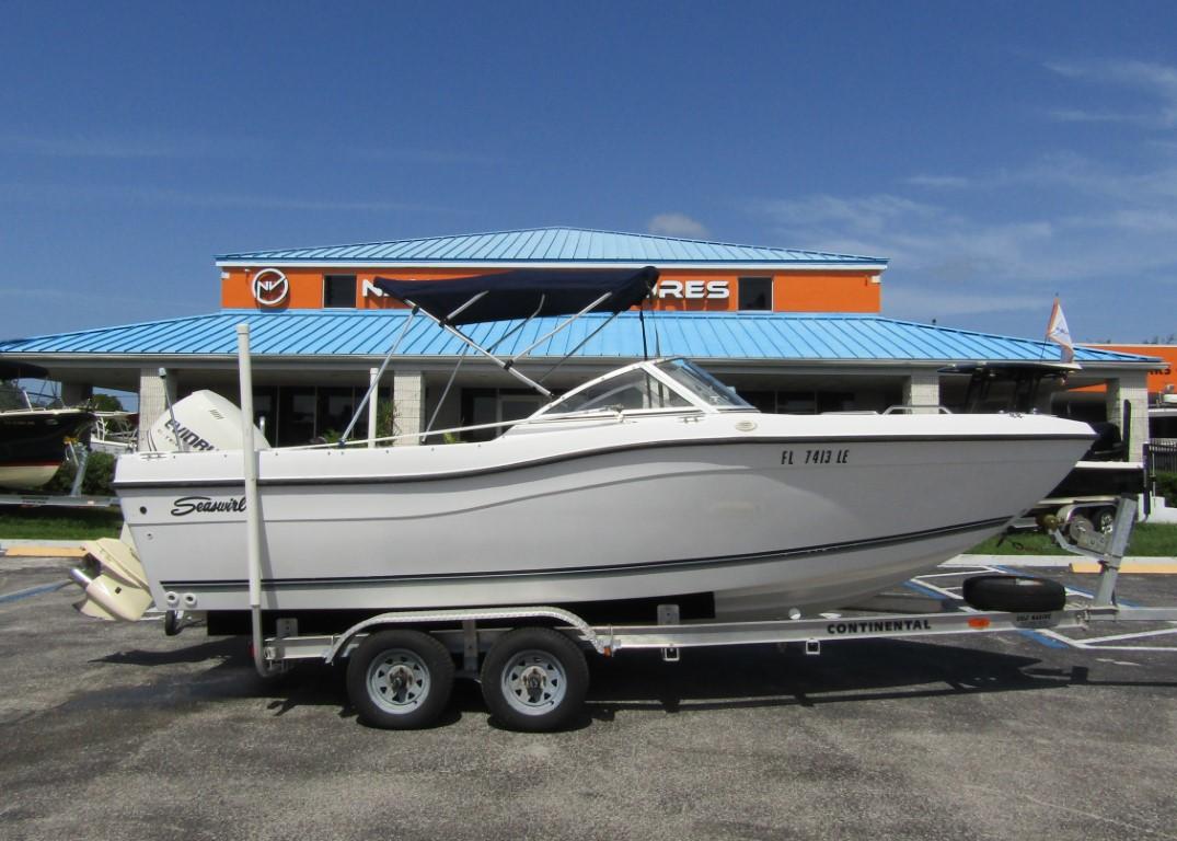 2000 Seaswirl Striper 2100 Dual Console